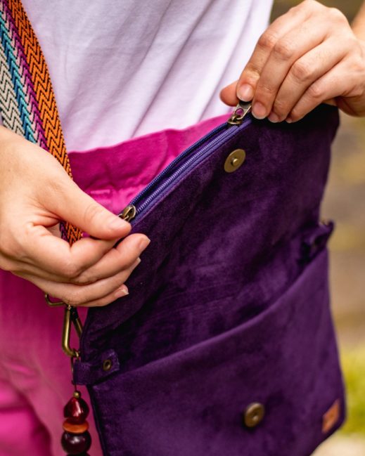 Bolsa Clutch veludo roxo