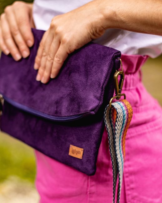 Bolsa Clutch veludo roxo